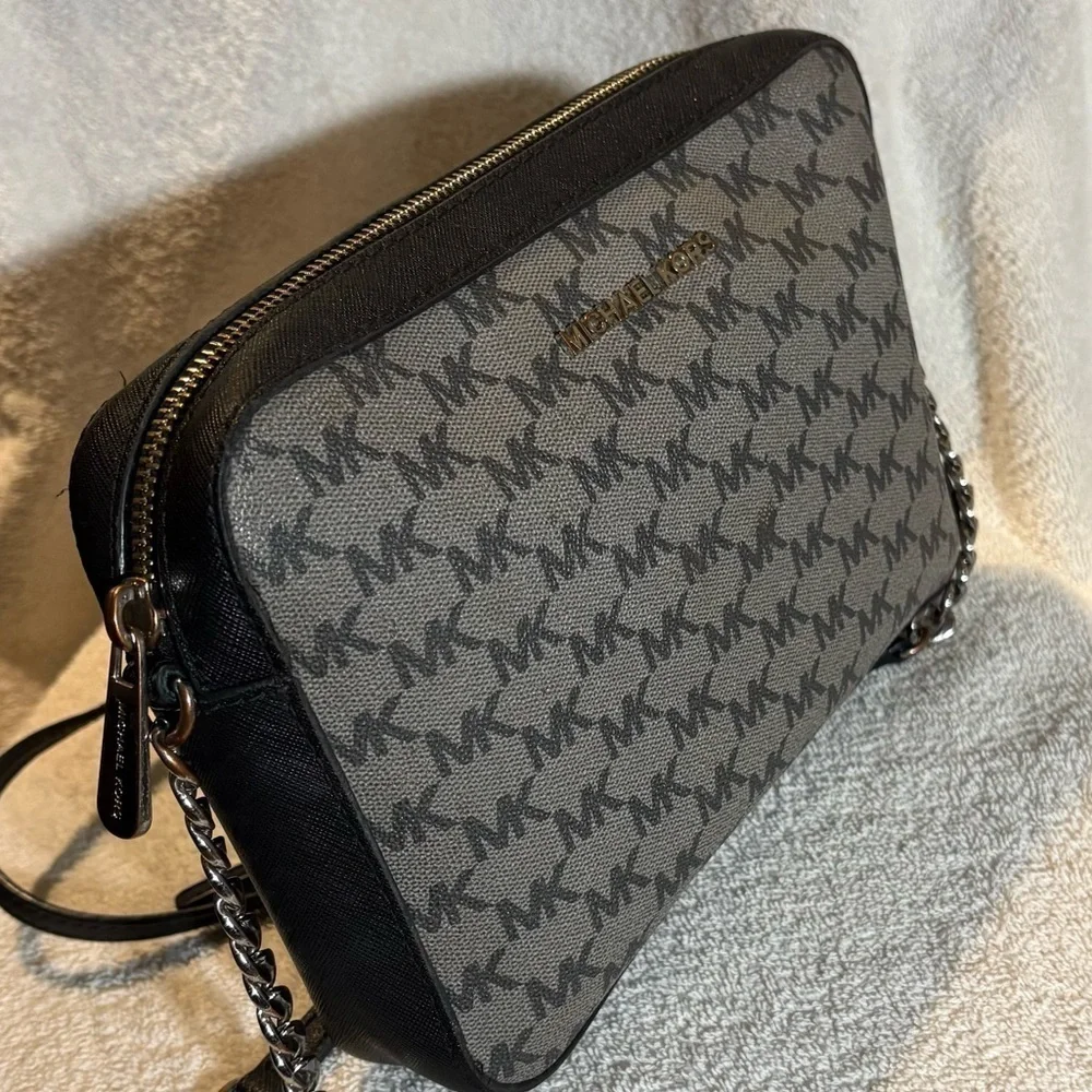 COPY - Michael korss jet set east to west crossbody large logo bag